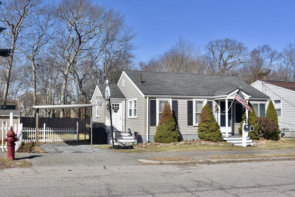 2 bedroom house for sale at 125 Stackhouse St Bliss Corner - $415,000
