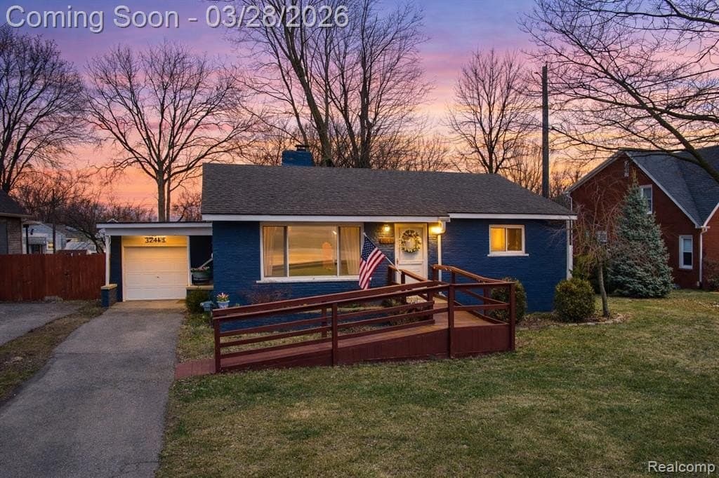 3 bedroom house for sale at 41890 E Ann Arbor Trl Plymouth 48170 - $299,900