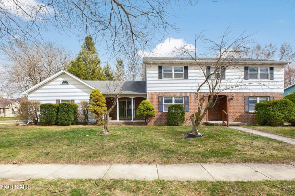 4 bedroom house for sale at 734 McKinley Dr Bowling Green - $285,000