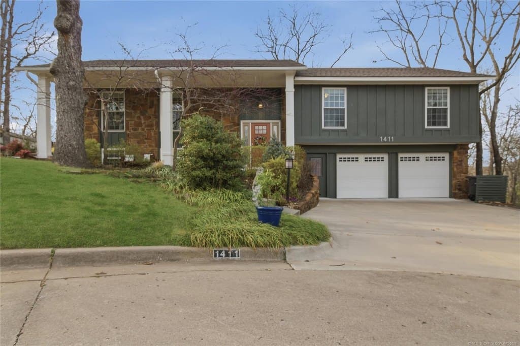 3 bedroom house for sale at 1411 Yorktown Ln Bartlesville 74006 - $311,900