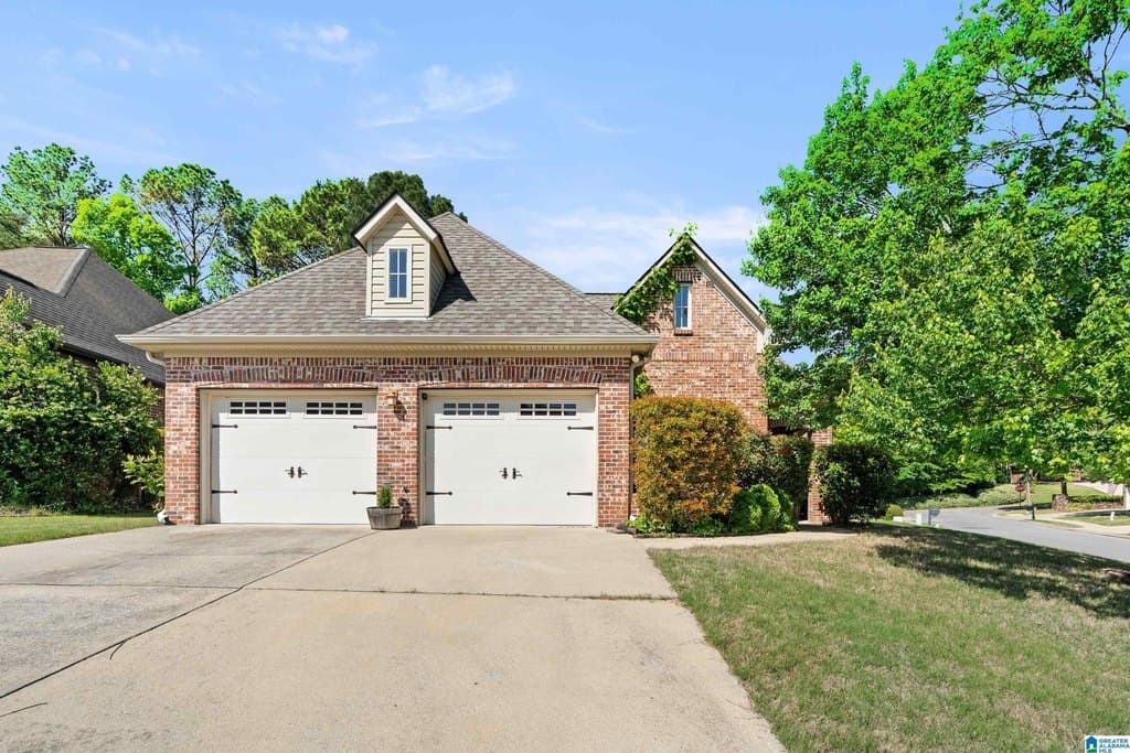 3 bedroom house for sale at 1106 Weybridge Cir Pelham 35124 - $315,000
