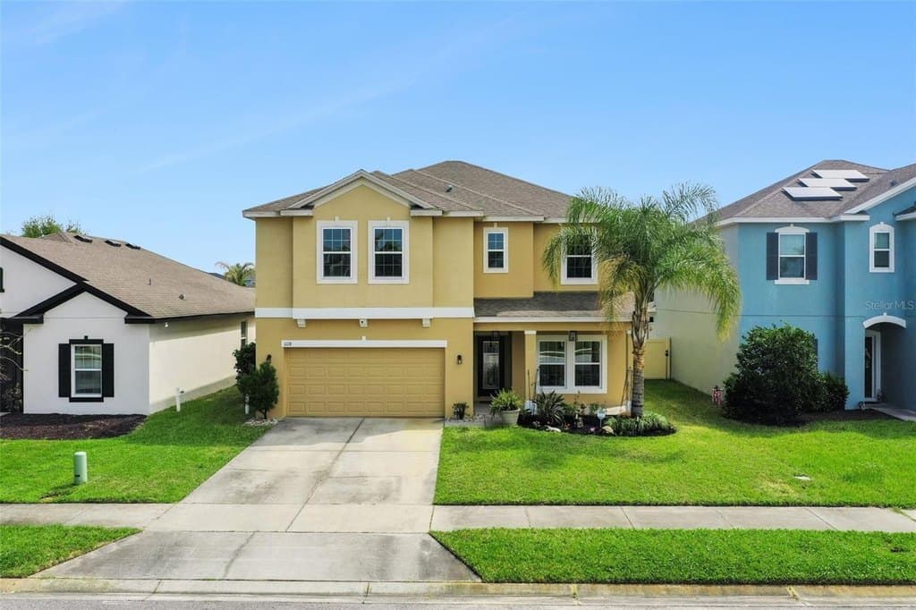 4 bedroom house for sale at 1128 White Water Bay Dr Groveland 34736 - $460,000