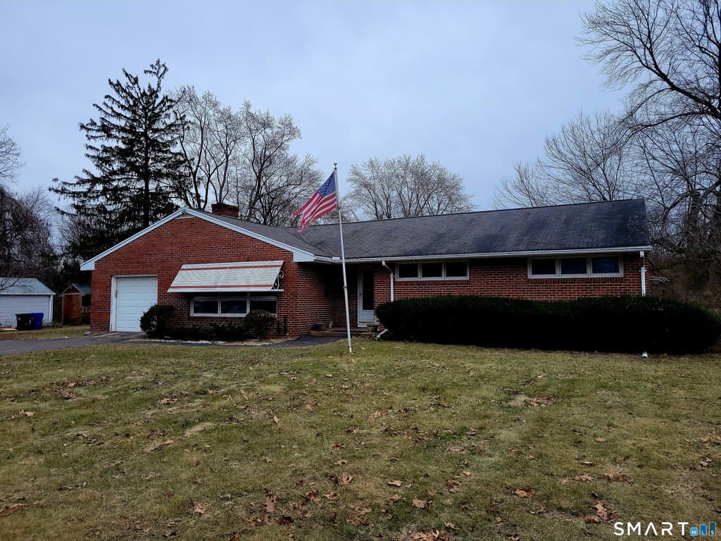 3 bedroom house for sale at 30 Broad Brook Rd Broad Brook - $309,900