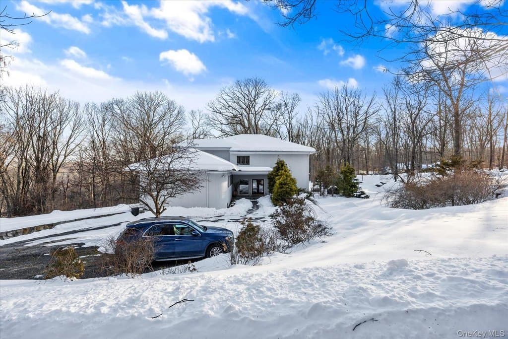 4 bedroom house for sale at 10 Rustling Ln Bedford - $1,880,000
