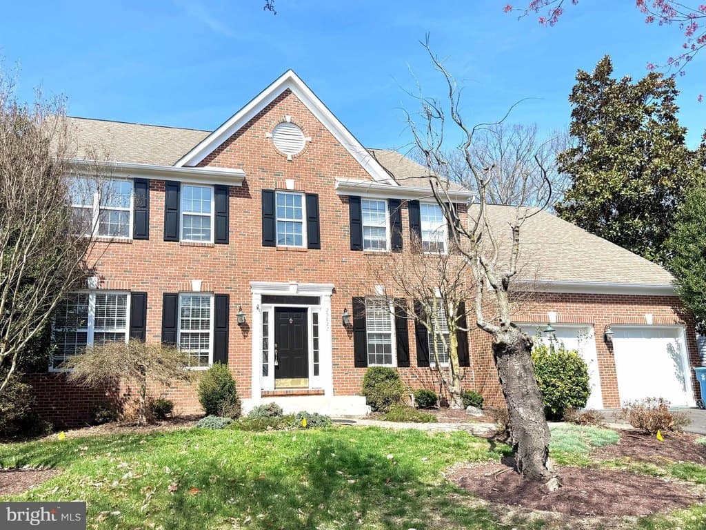 4 bedroom house for sale at 25827 Priesters Pond Dr Chantilly - $999,888