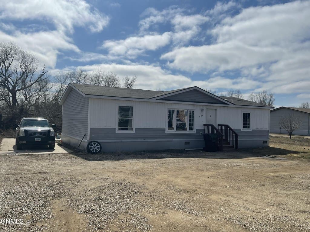 4 bedroom mobile home for sale at 804 35th St E Williston 58801 - $369,000