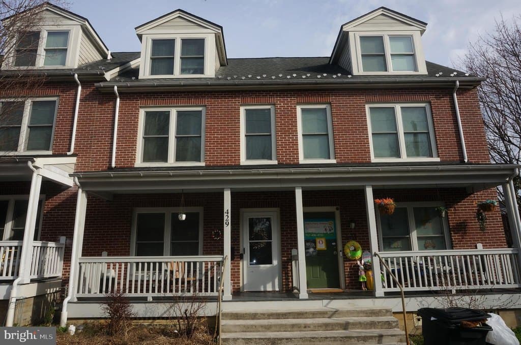5 bedroom townhouse for sale at 429 Locust St Lancaster 17602 - $310,000