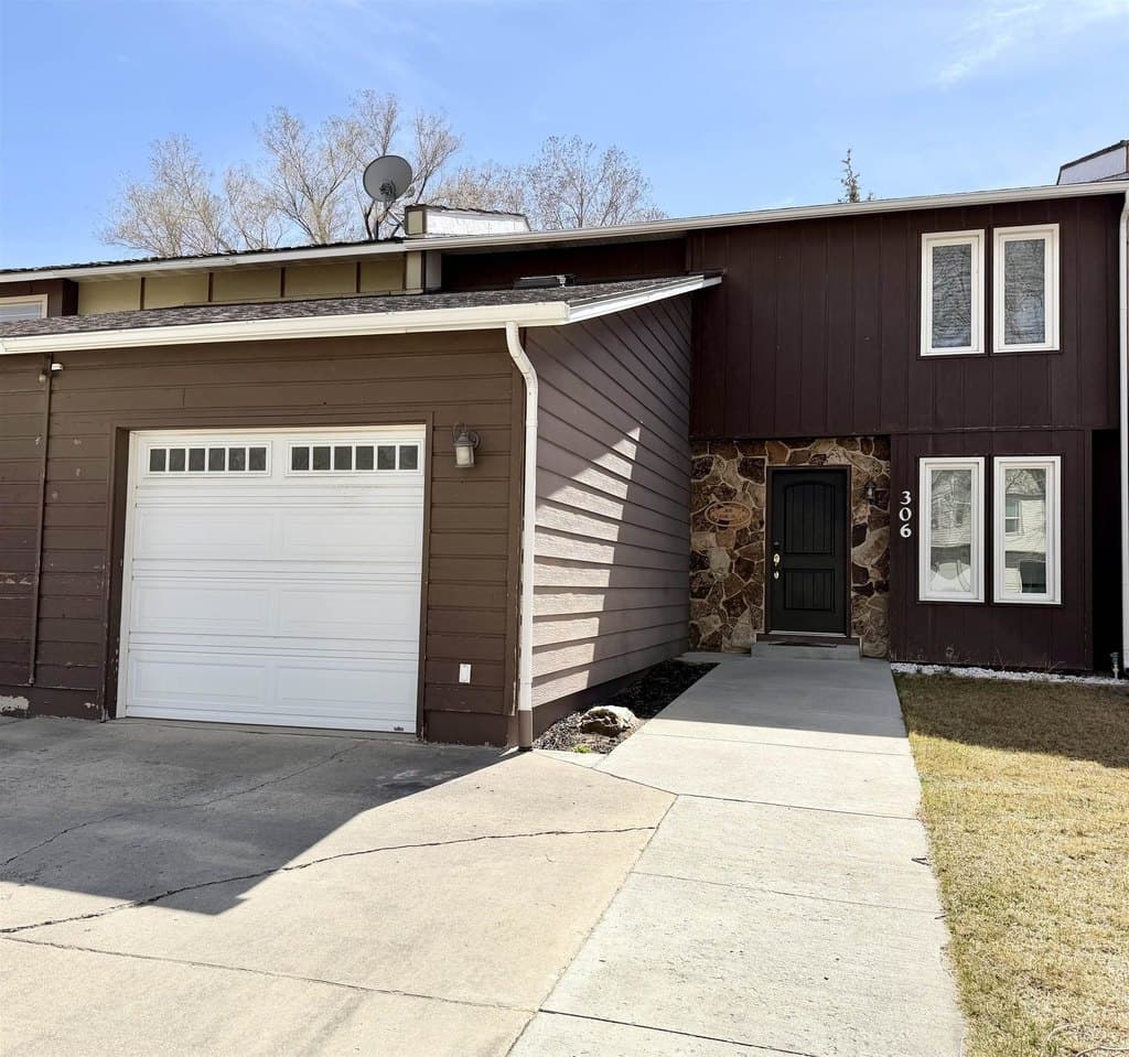3 bedroom condo townhome rowhome coop for sale at 306 Polk St Rock Springs 82901 - $210,000