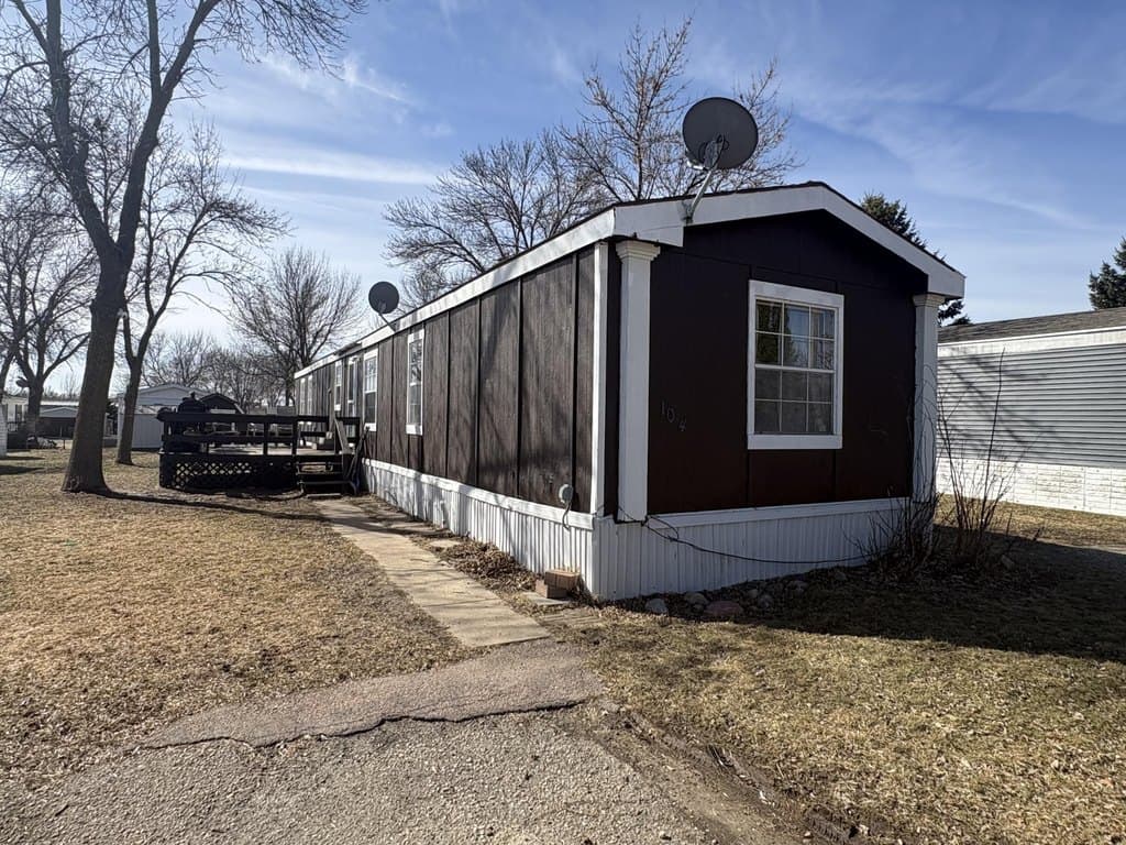 3 bedroom mobile home for sale at 600 5th Ave S Lot 104 Brookings 57006 - $52,500