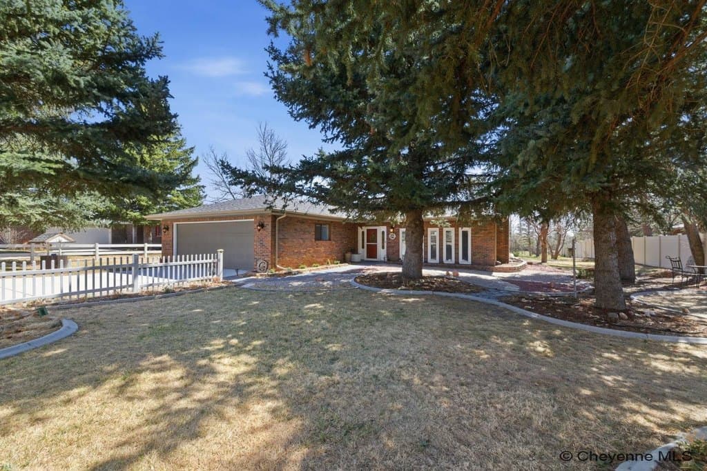 3 bedroom house for sale at 39 Arizona St Cheyenne - $525,000