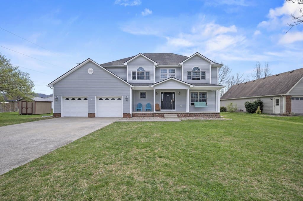 4 bedroom house for sale at 307 Brookgreen Dr Berea - $380,000