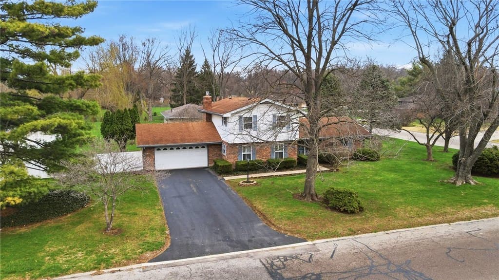 4 bedroom house for sale at 190 N Village Dr Centerville - $384,900