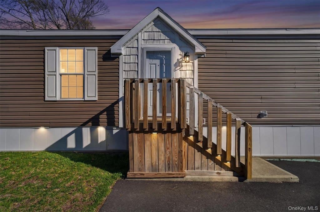 3 bedroom mobile home for sale at 34 Windward Way Stony Point 10980 - $139,900
