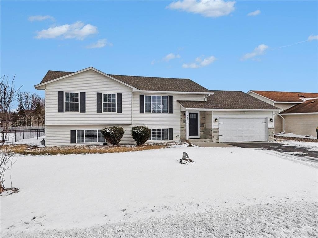 4 bedroom house for sale at 740 Heritage Ln Belle Plaine - $375,000