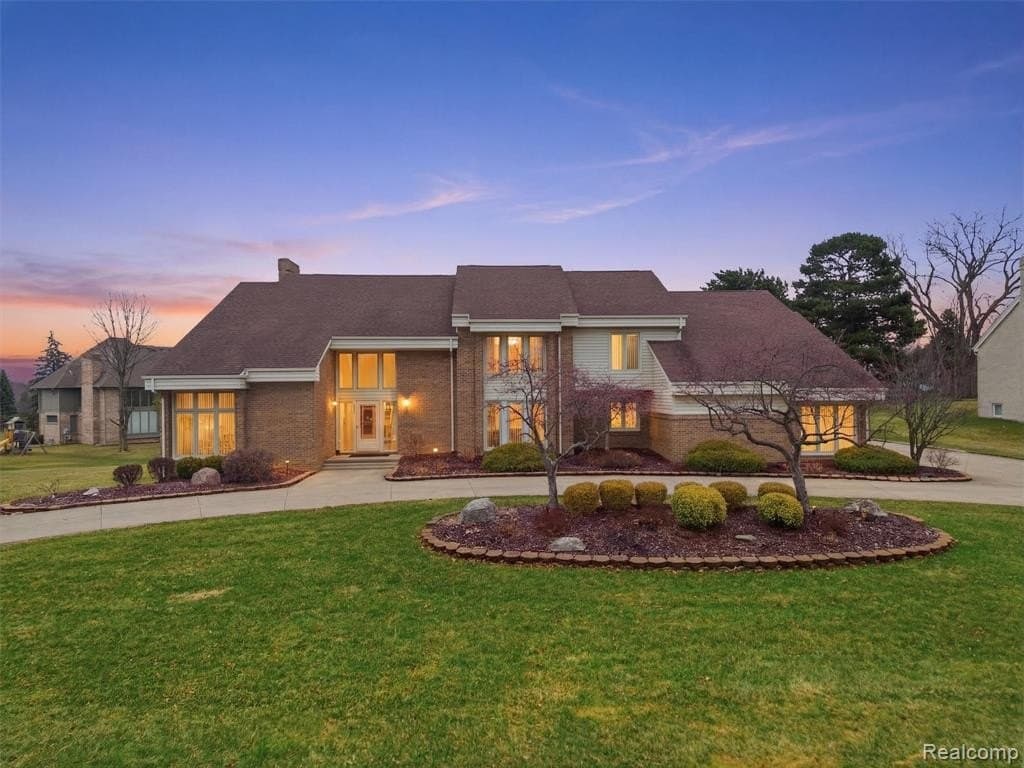 4 bedroom house for sale at 3827 Manchester Ct Bloomfield Hills - $995,000