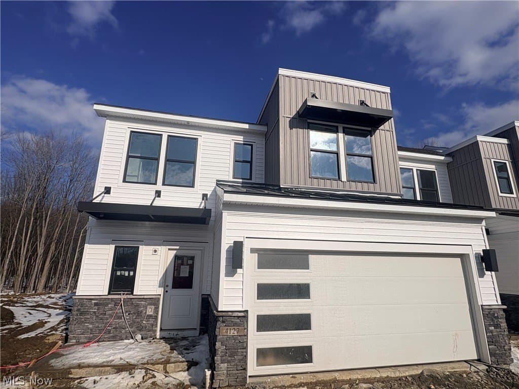 3 bedroom townhouse for sale at 4127 Averi Ln Beachwood - $749,900