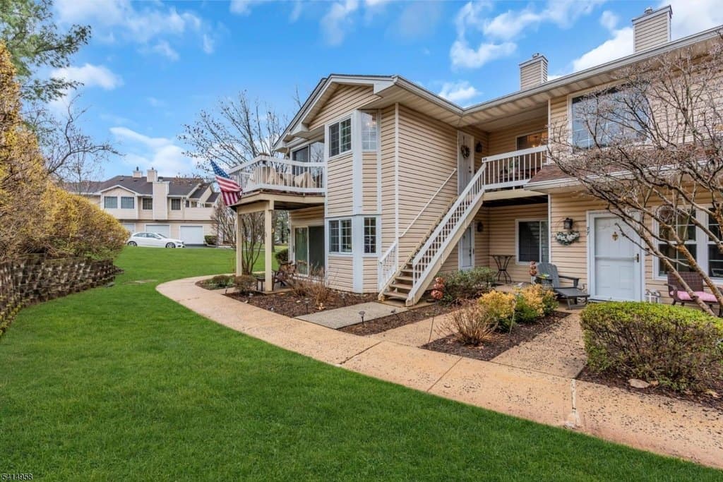 2 bedroom condo for sale at 80 Wendover Ct Bedminster - $495,000
