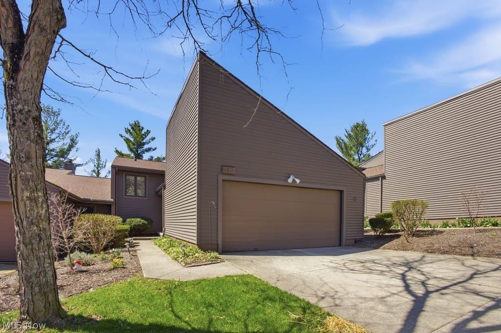 3 bedroom condo for sale at 8163 Stoney Brook Dr Bainbridge 44023 - $325,000