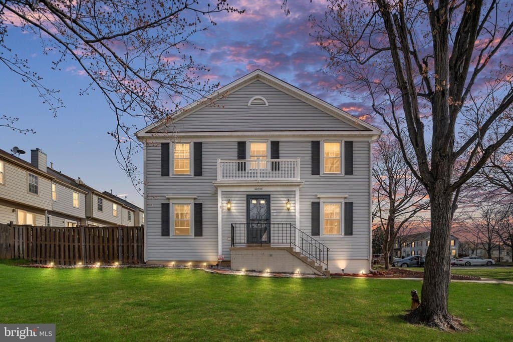 3 bedroom townhouse for sale at 10898 Stone Hill Ln Manassas 20109 - $478,900