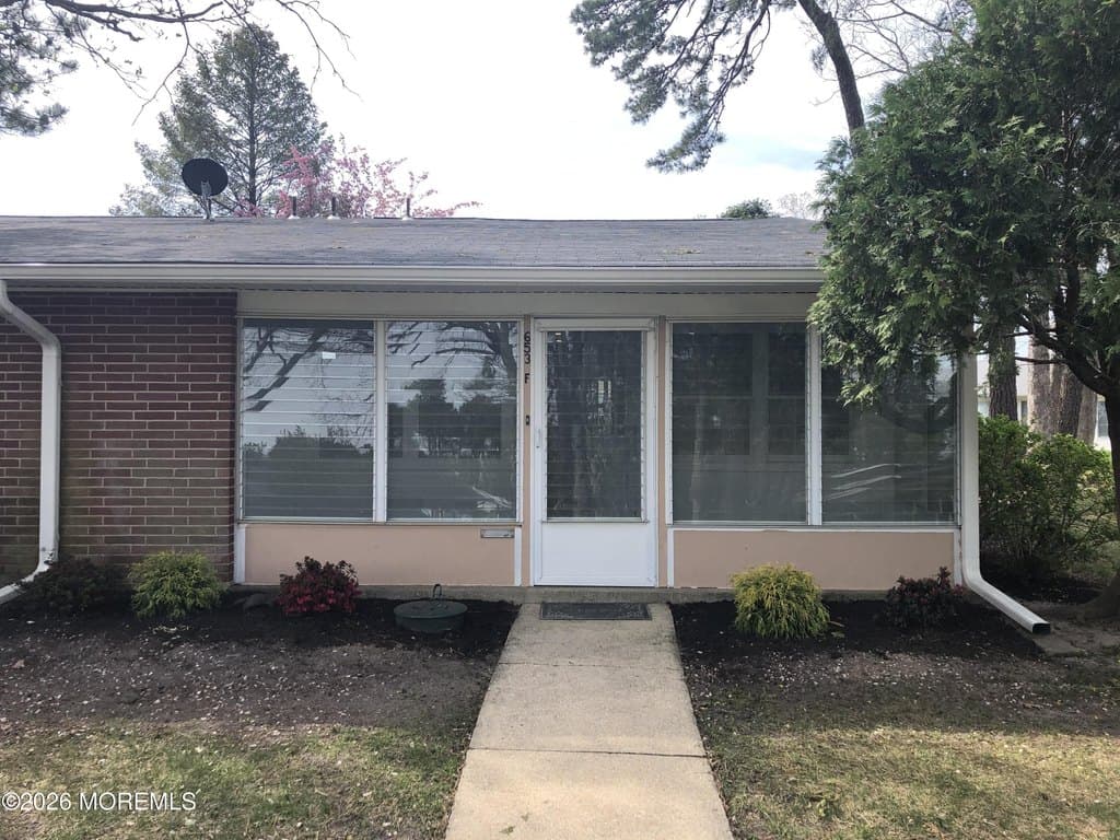 2 bedroom condo for sale at 653F Plymouth Dr Leisure Village 08701 - $199,999