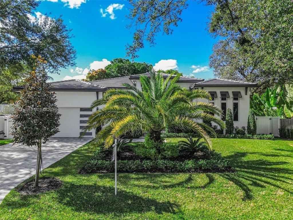 4 bedroom house for sale at 11412 NE 8th Ave Biscayne Park - $3,100,000