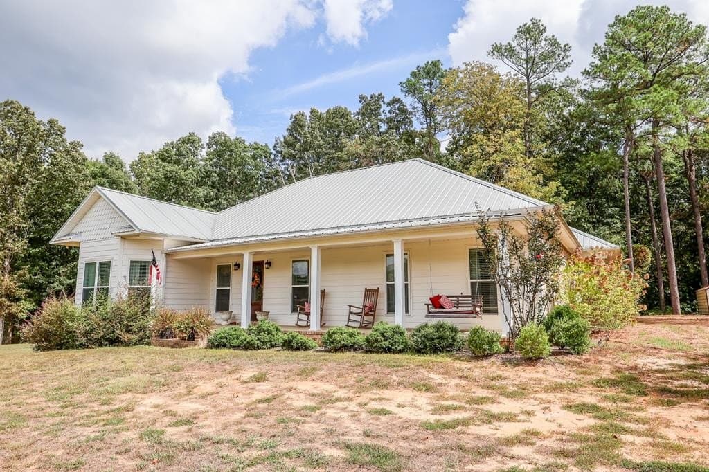 3 bedroom house for sale at 900 Highway 7 N Abbeville - $425,000