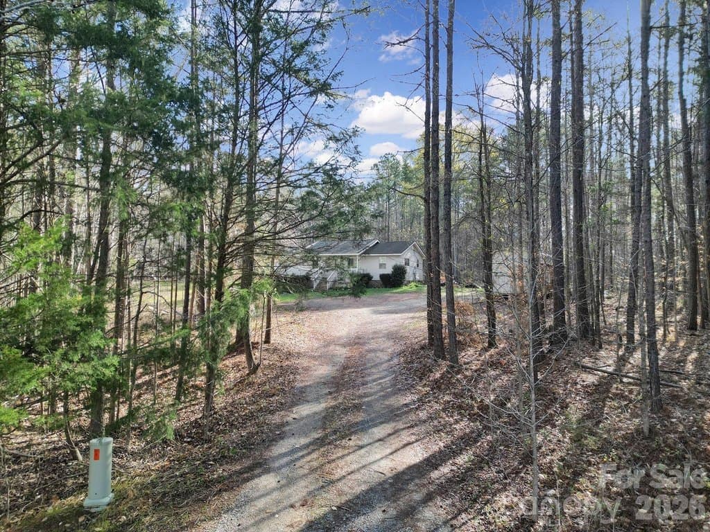 4 bedroom house for sale at 553 North Ln Catawba - $300,000