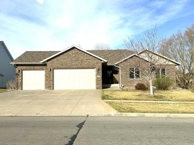 5 bedroom house for sale at 5126 E Ave Kearney 68847 - $545,900