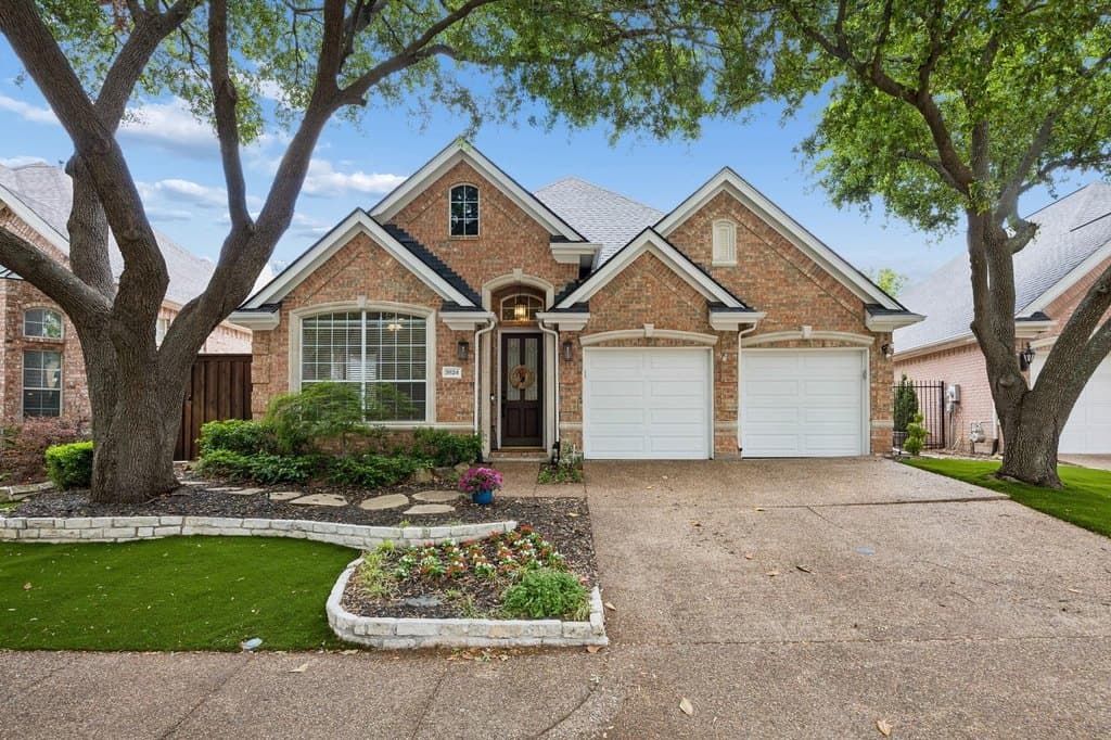 4 bedroom house for sale at 3824 Park Pl Addison - $674,000