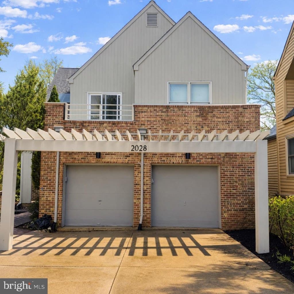 4 bedroom house for sale at 2028 Beacon Pl Reston 20191 - $1,249,500