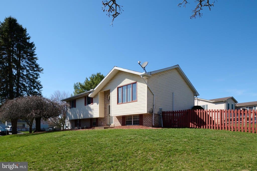 3 bedroom house for sale at 109 Berwick Dr Boalsburg - $379,900