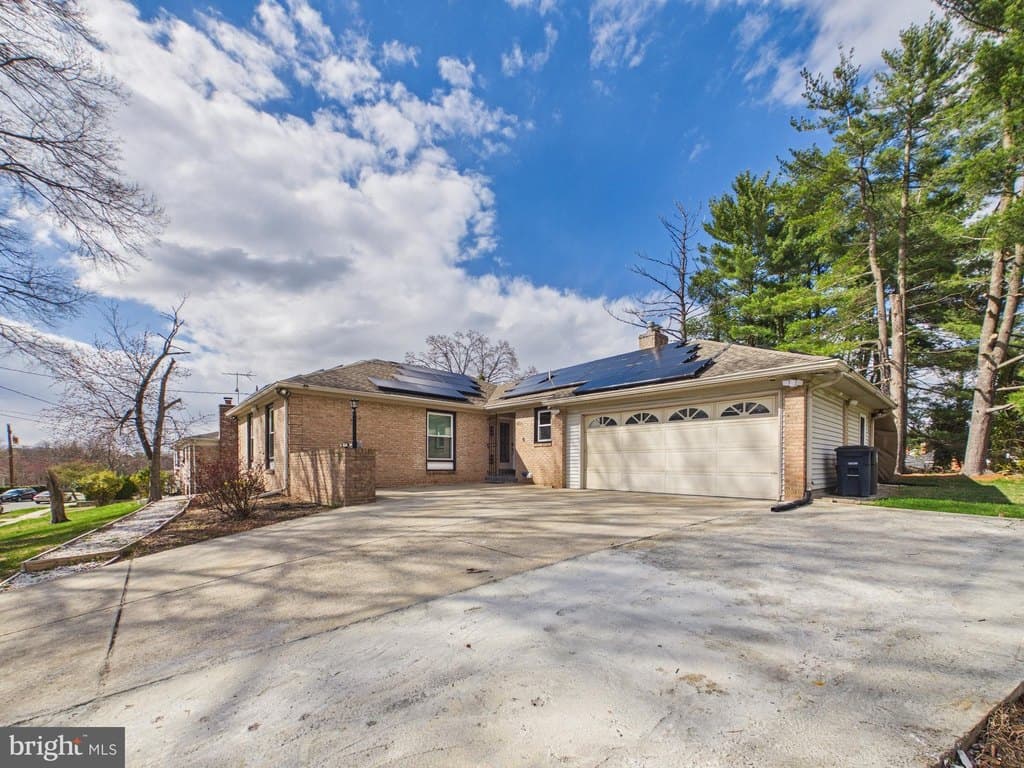 6 bedroom house for sale at 5608 Camp Springs Ave Camp Springs - $545,000
