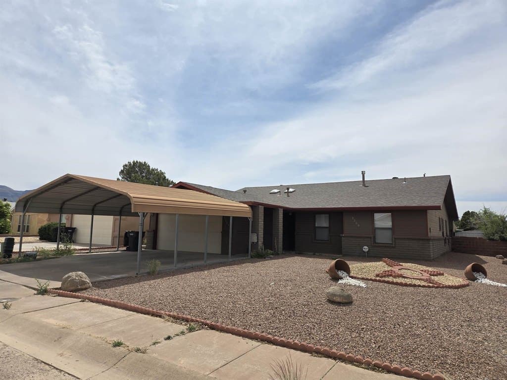 3 bedroom house for sale at 1389 Columbia Ave Alamogordo - $234,500