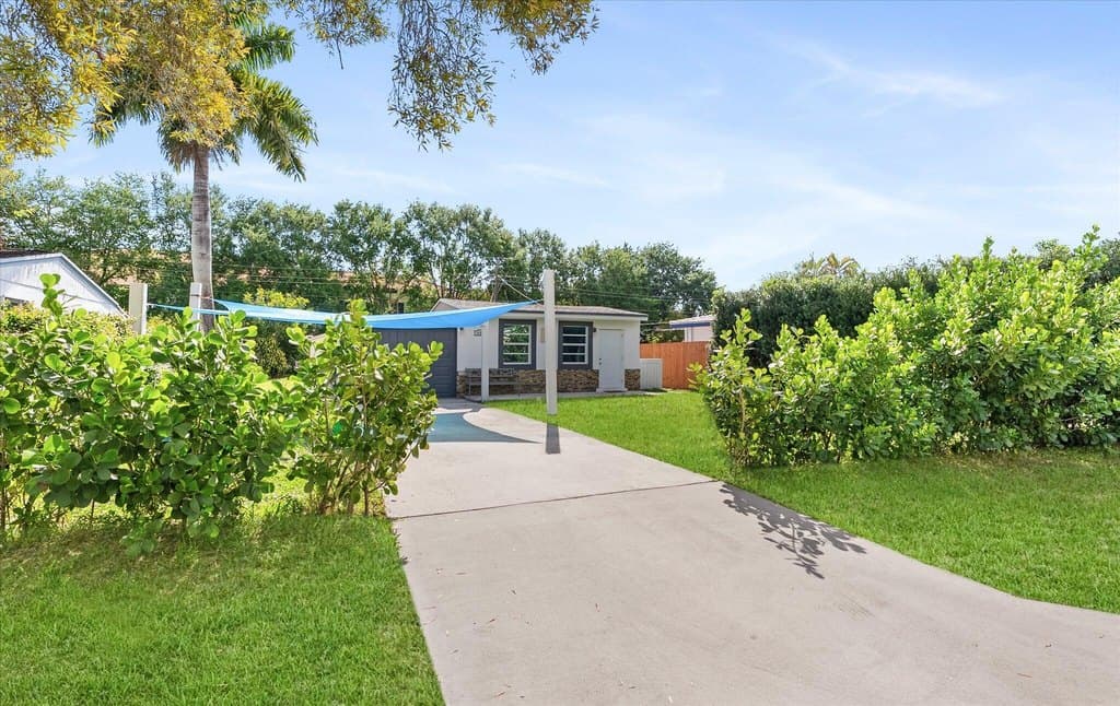 2 bedroom house for sale at 14852 Whatley Rd Delray Beach - $450,000