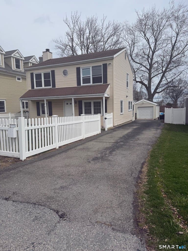 3 bedroom house for sale at 25 Albin Rd Stamford - $699,000