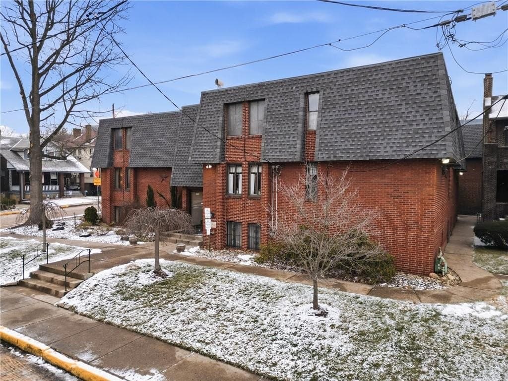 2 bedroom condo for sale at 700 4th St Apt 6 Aspinwall - $200,000