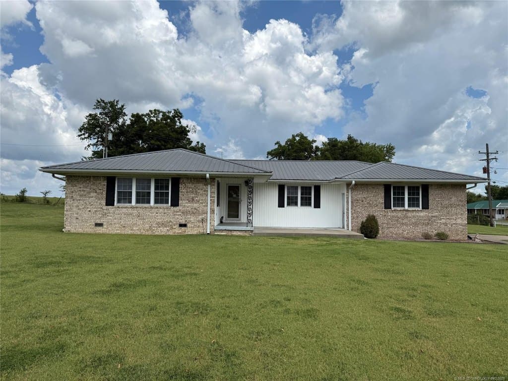 3 bedroom house for sale at 47 Poole Rd Arpelar - $229,900