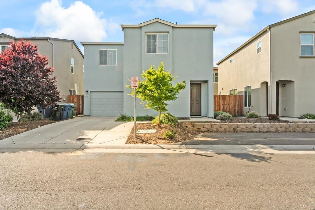 3 bedroom house for sale at 6776 Jujube Ln Sacramento - $480,000