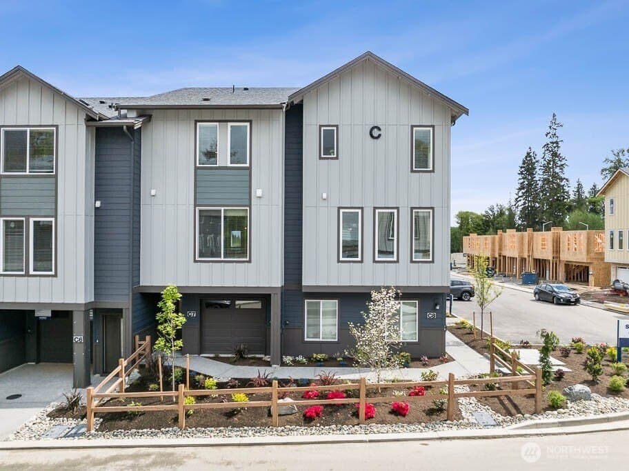 4 bedroom townhouse for sale at 14707 87th Ave SE Unit KK8 Cathcart - $749,995
