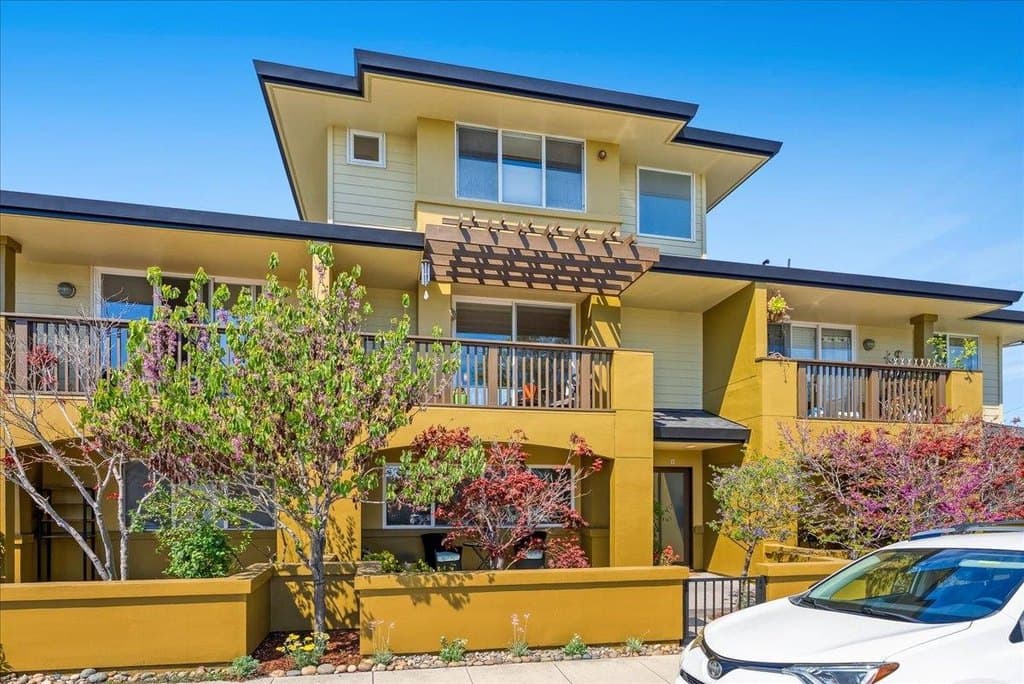 2 bedroom townhouse for sale at 117 Gault St Unit B Santa Cruz - $924,500