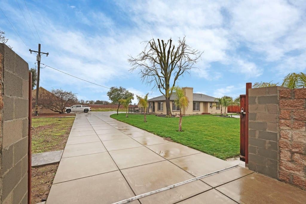 2 bedroom house for sale at 2948 E Woodbridge Rd Acampo - $1,179,000