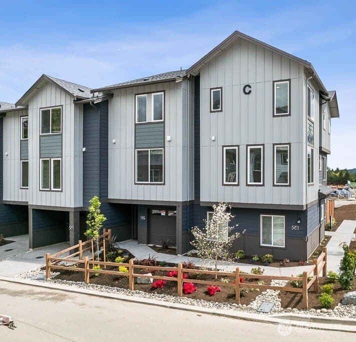 2 bedroom townhouse for sale at 14707 87th Ave SE Unit KK7 Snohomish 98296 - $599,995