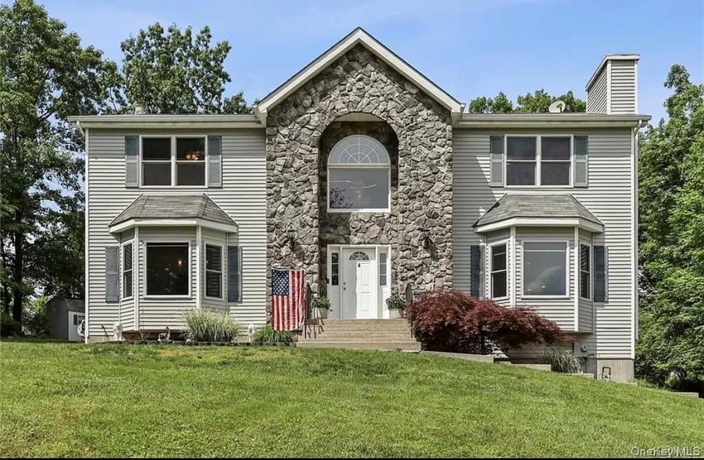 4 bedroom house for sale at 4 Clancy Farms Ct Stony Point 10980 - $925,000