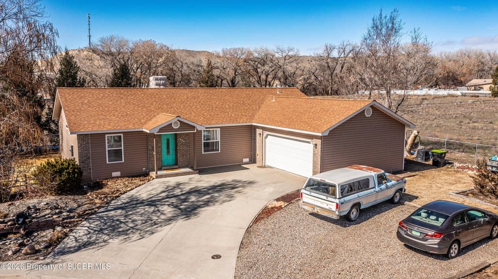 4 bedroom house for sale at 809 Iris Ct Bloomfield - $325,000