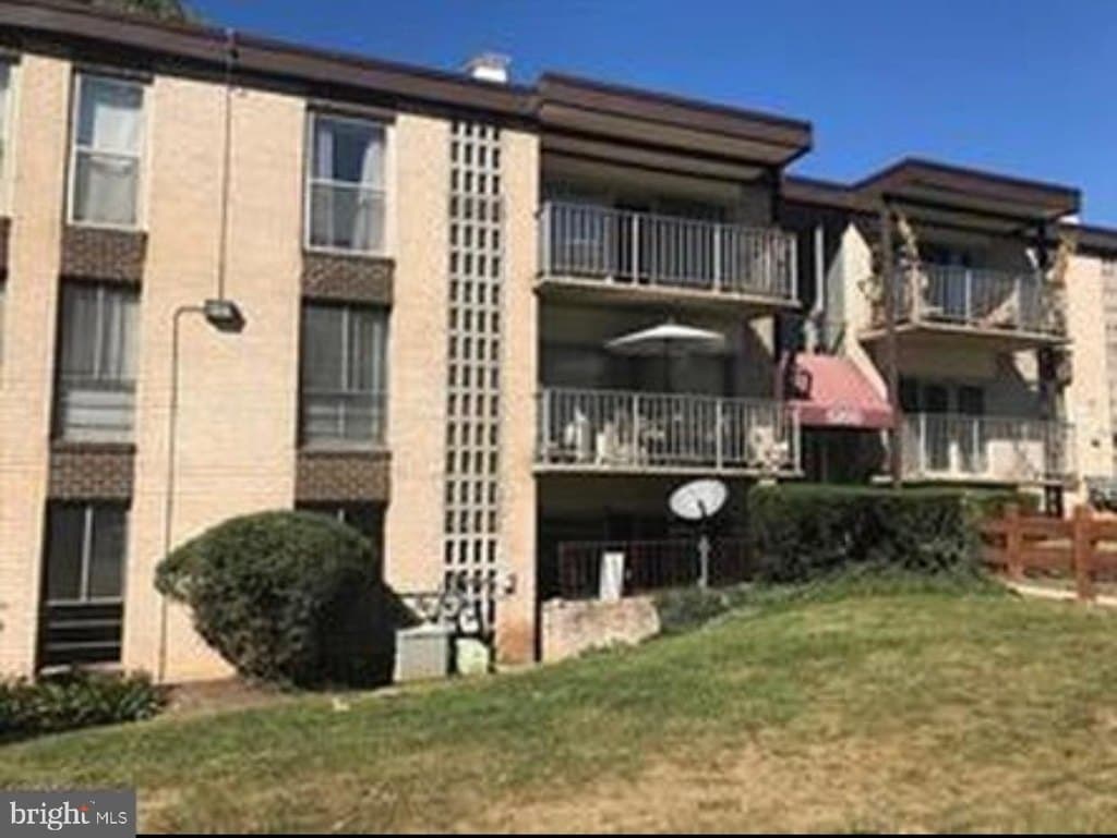 2 bedroom condo for sale at 5200 Newton St Apt T1 Bladensburg - $145,000