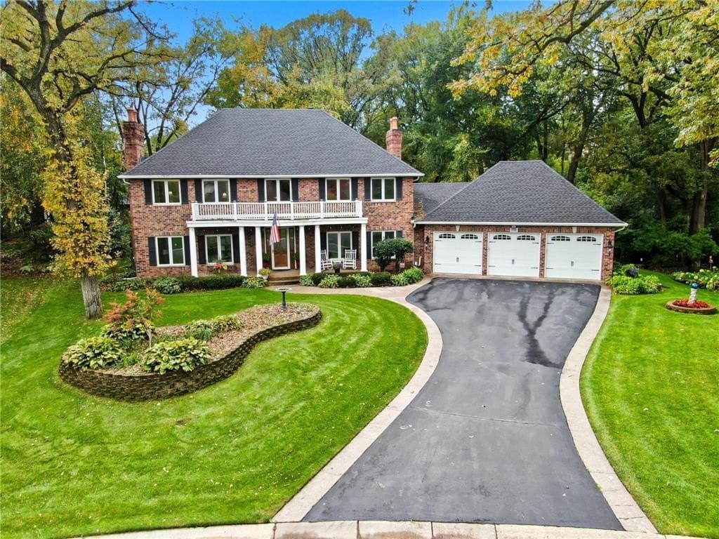4 bedroom house for sale at 1438 Kings Wood Rd Eagan 55122 - $845,000