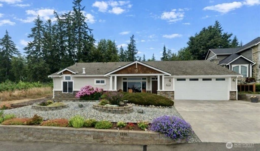 3 bedroom house for sale at 1010 Lightning Way Camano - $834,950