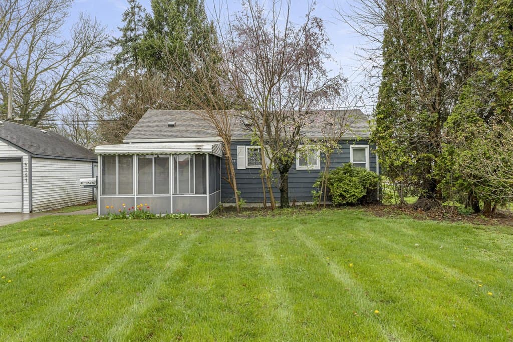 1 bedroom house for sale at 5757 Arcola St Garden City 48135 - $169,900