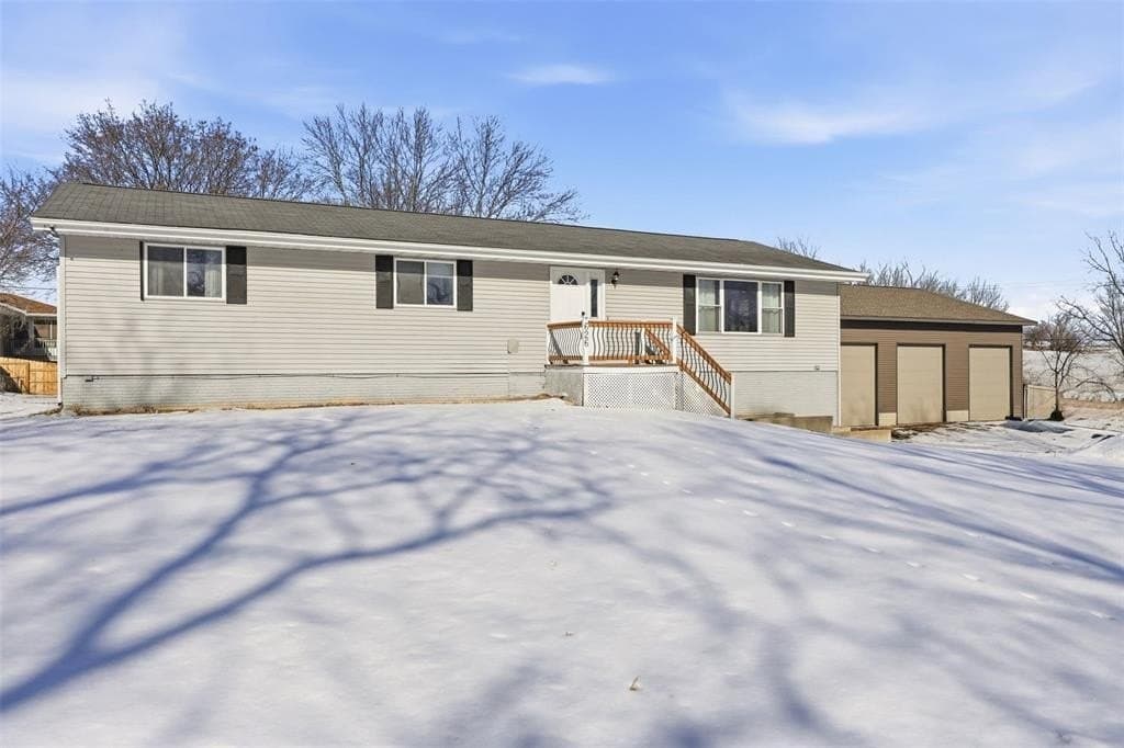 5 bedroom house for sale at 626 Grove St Central City - $439,900