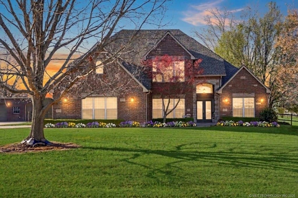 4 bedroom house for sale at 8320 S 257th East Ave Broken Arrow - $889,900